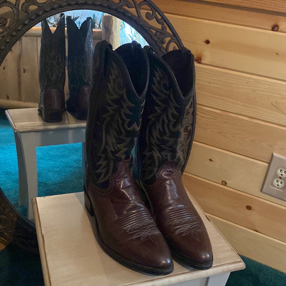 Men’s Dan Post Cowboy Boots.